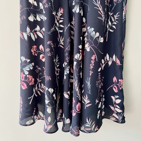 ⭐️Host Pick⭐️ BANANA REPUBLIC Blue Ruffle Floral Maxi Dress - Size 0 - Picture 5 of 8